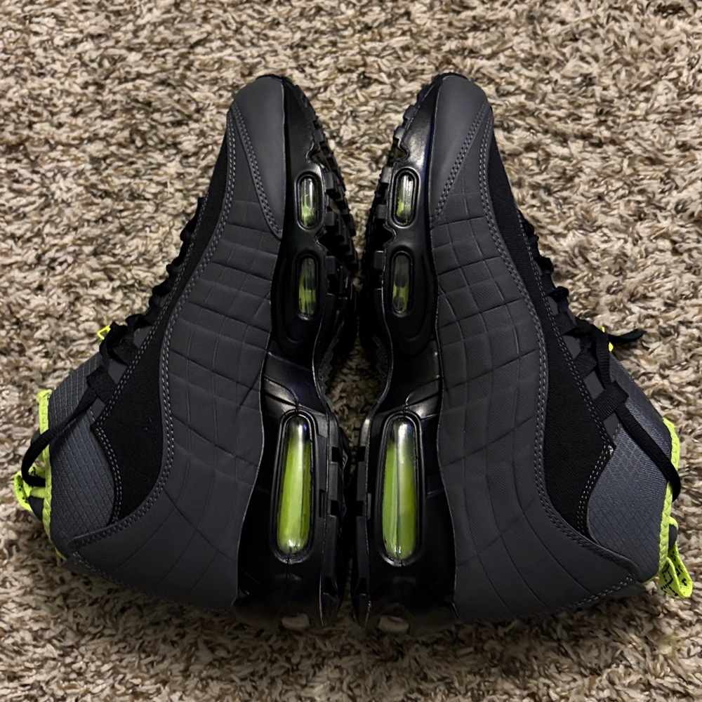 Size - 9.5 Nike Air Max 95 Sneakerboot
Anthracite Volt - Picture 2 of 6